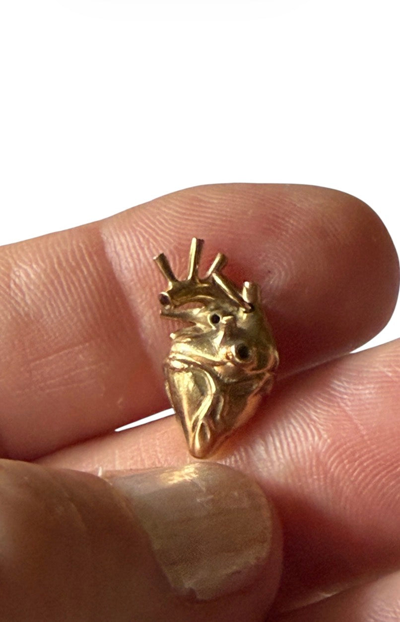 9ct preowned realistic heart charm / pendant 3.93g