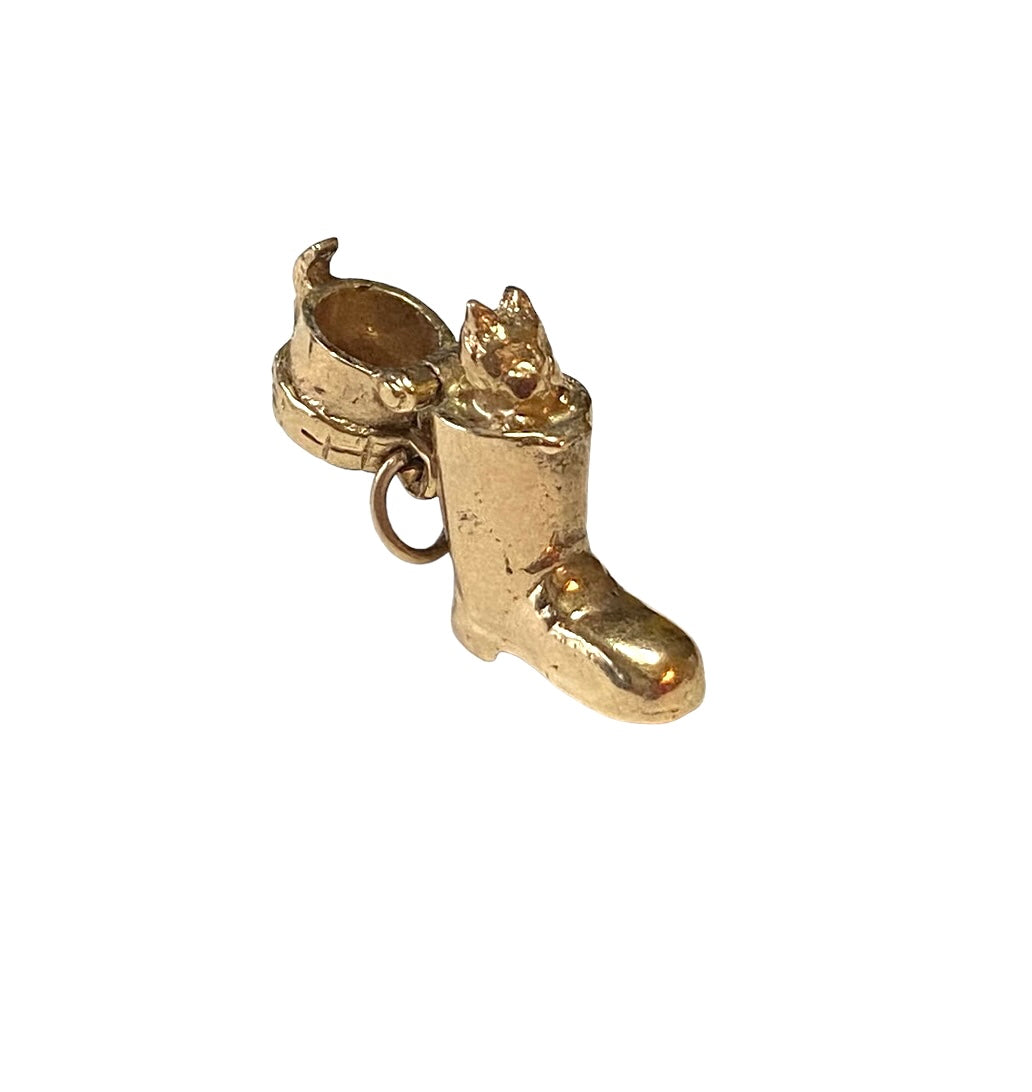 9ct vintage 'puss in boot' charm