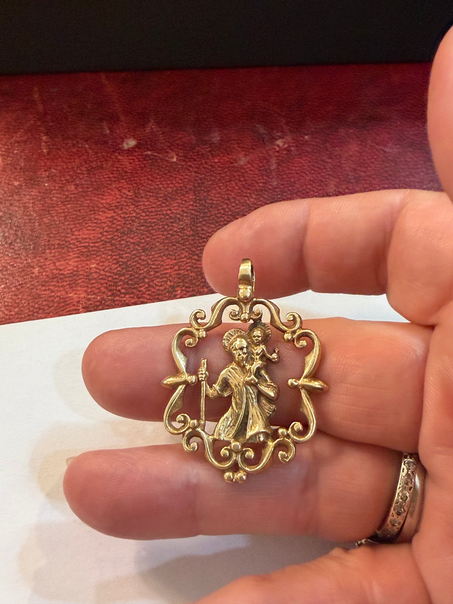 9ct vintage large St christopher pendant circa 1976 6.64g