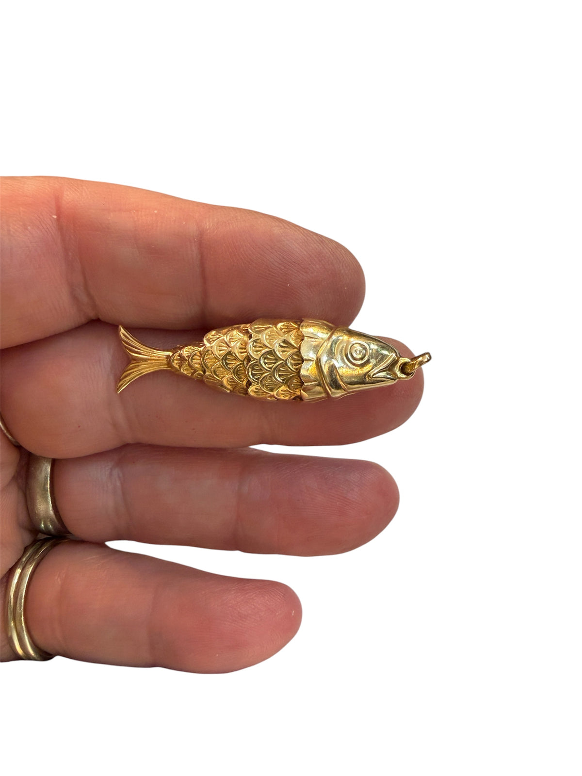 9ct articulated fish charm pendant circa 1993 Sheffield. 3.10g