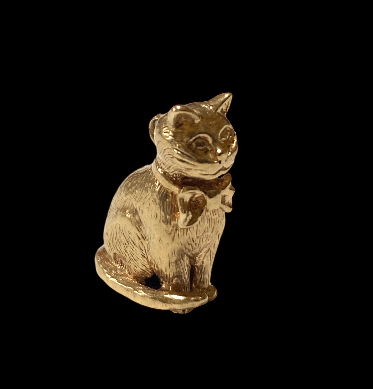 9ct vintage cat charm. solid gold circa 1962 maker ppld 5.7g