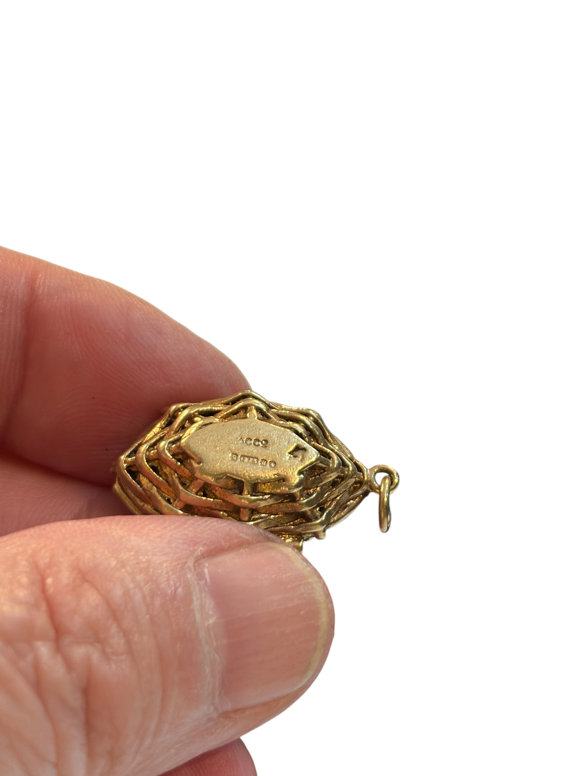 9ct vintage opening moses basket charm / pendant circa 1959 7.23g