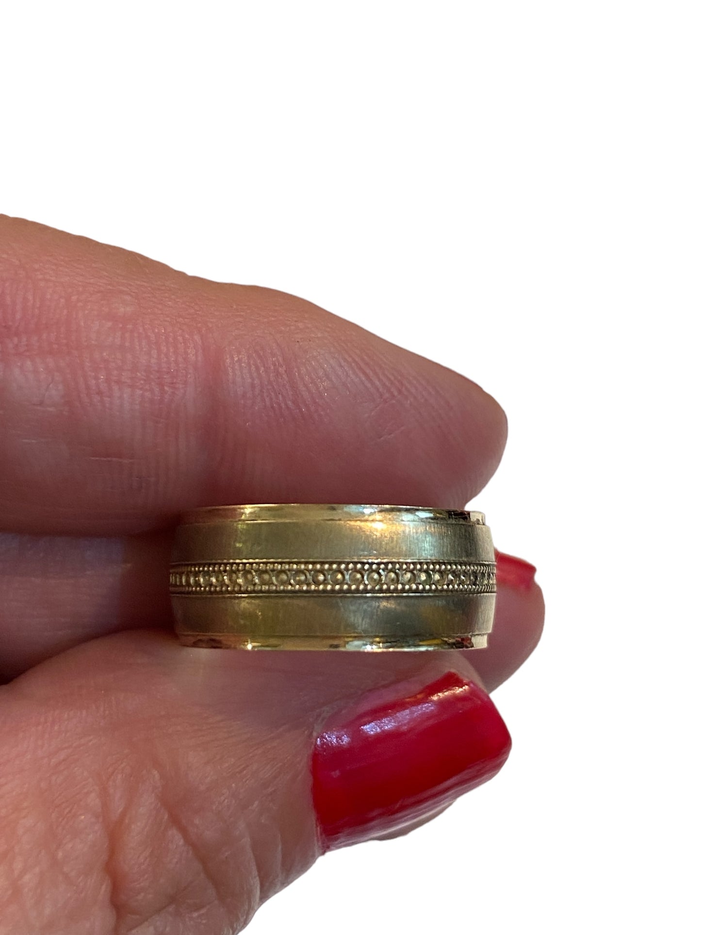 9ct vintage band ring ring , yellow gold size O 4.0g