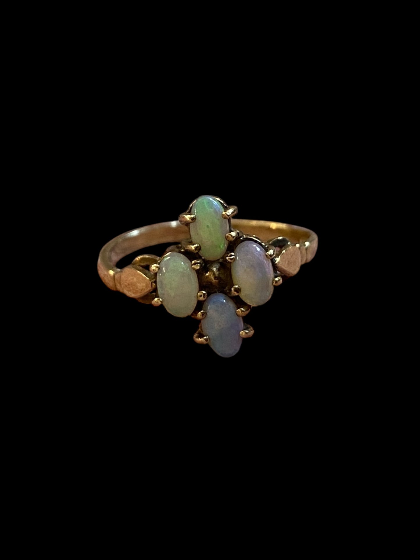 9ct vintage Opal ring, ring size P