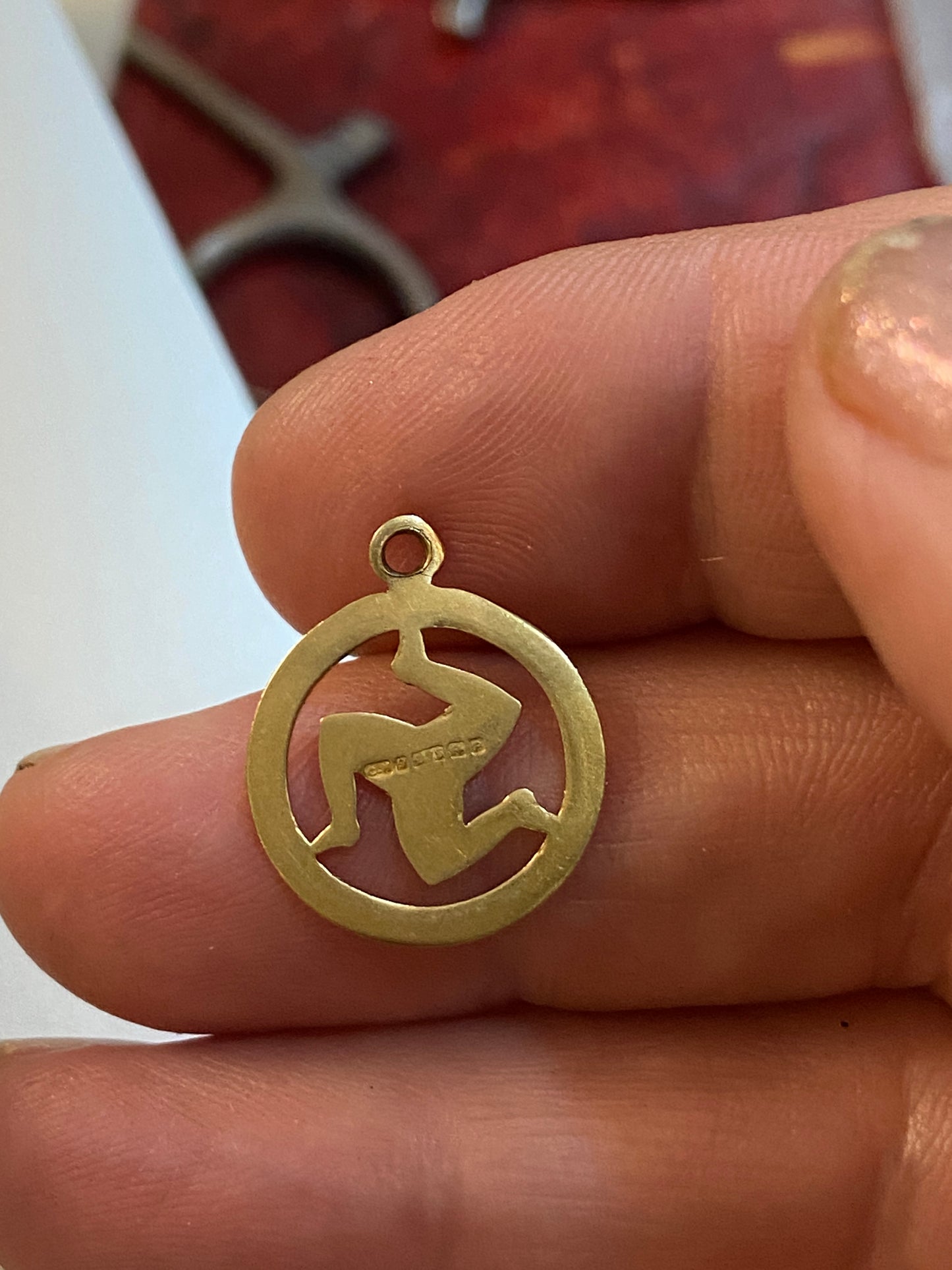 9ct vintage isle of man charm circa 1964