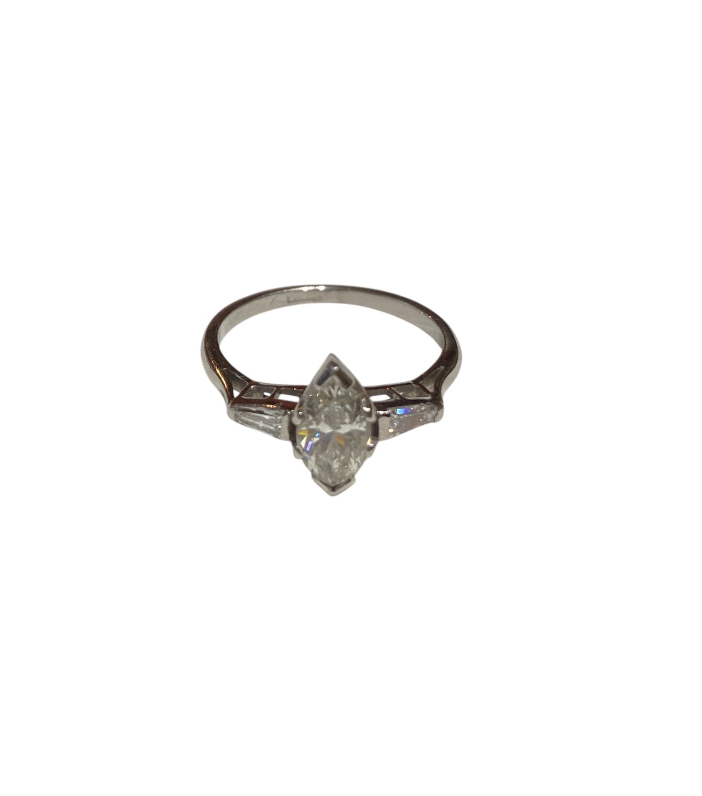 18ct white gold marquise diamond ring .0.85ct ring size M