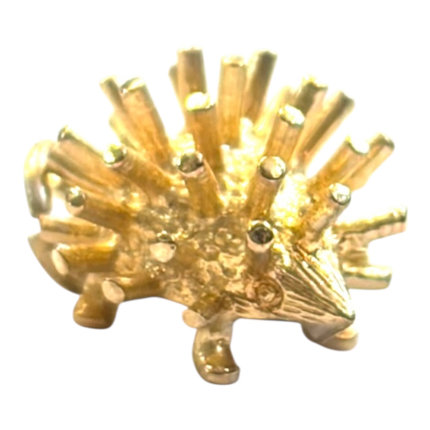 9CT VINTAGE SMALL HEDGEHOG CHARM. 0.9G