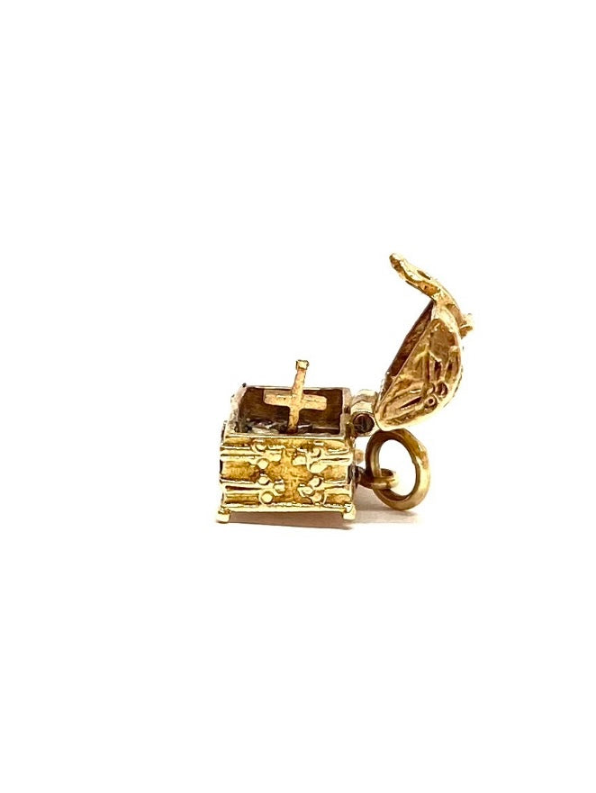 9ct 375 vintage gold treasure chest charm opening