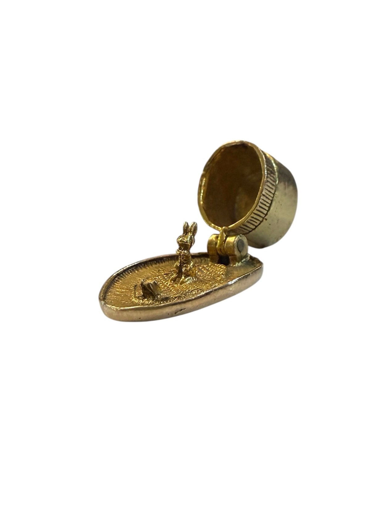9ct vintage rabbit in a hat charm, circa 1962 4.3g