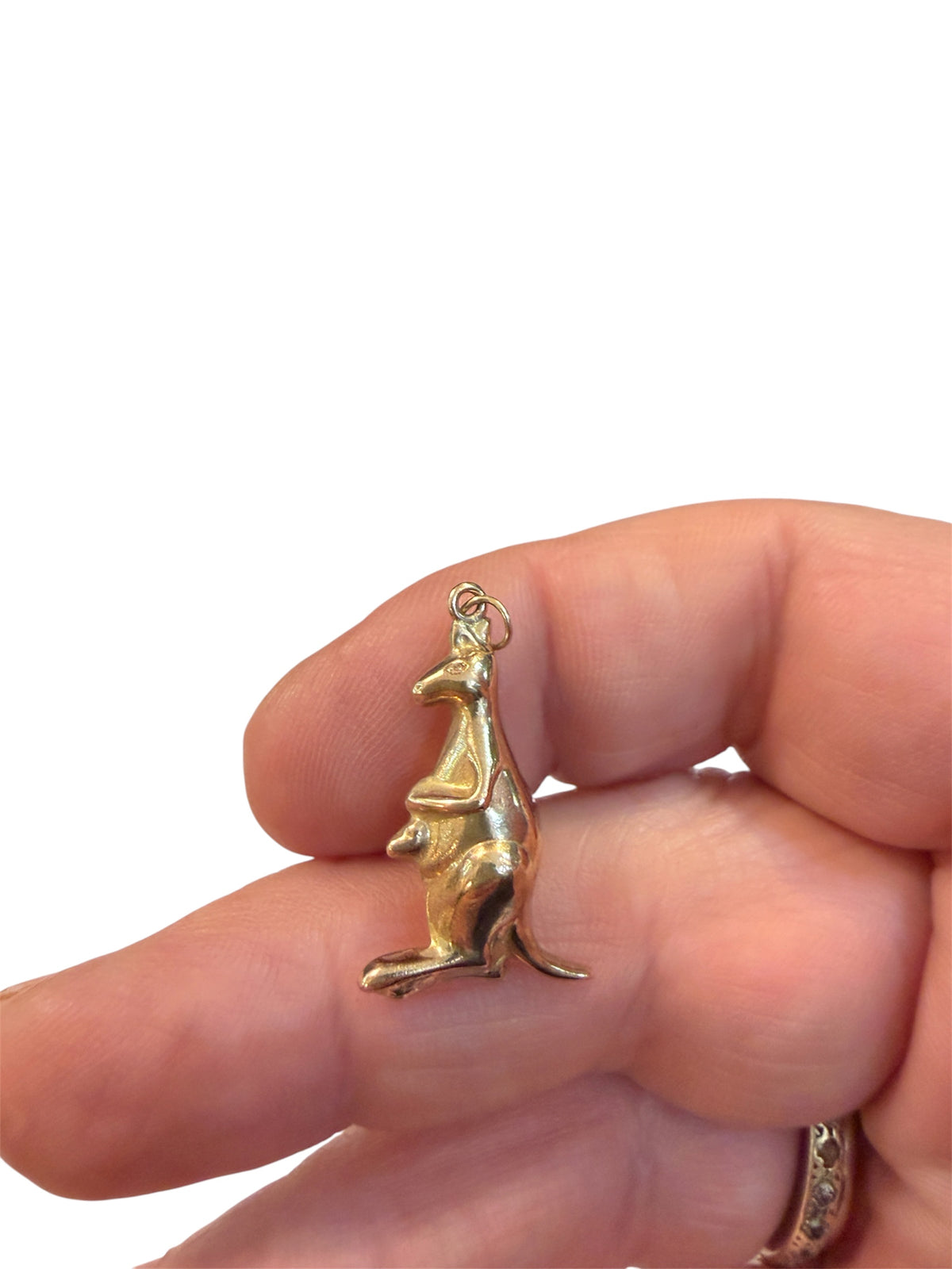 9ct vintage kangaroo charm with baby circa 1968