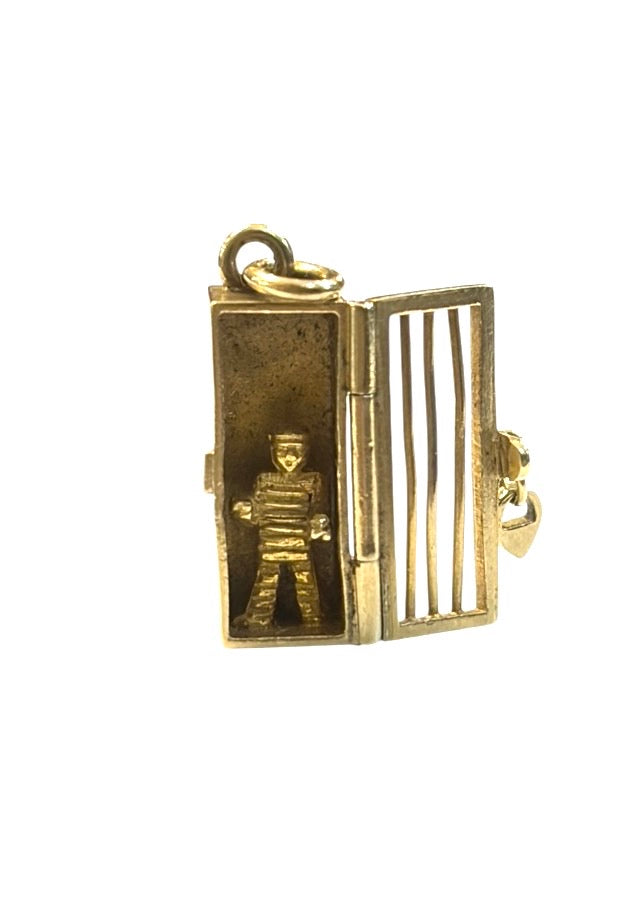 14ct vintage jail cell with convict inside 1.5g rare charm, fun charm