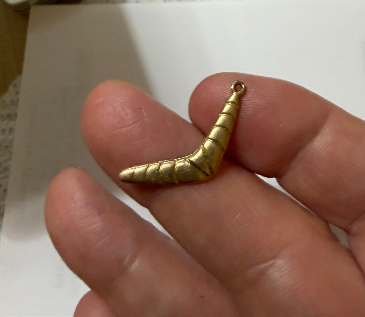 9ct vintage boomerang charm / pendant circa 1967. 1.2g