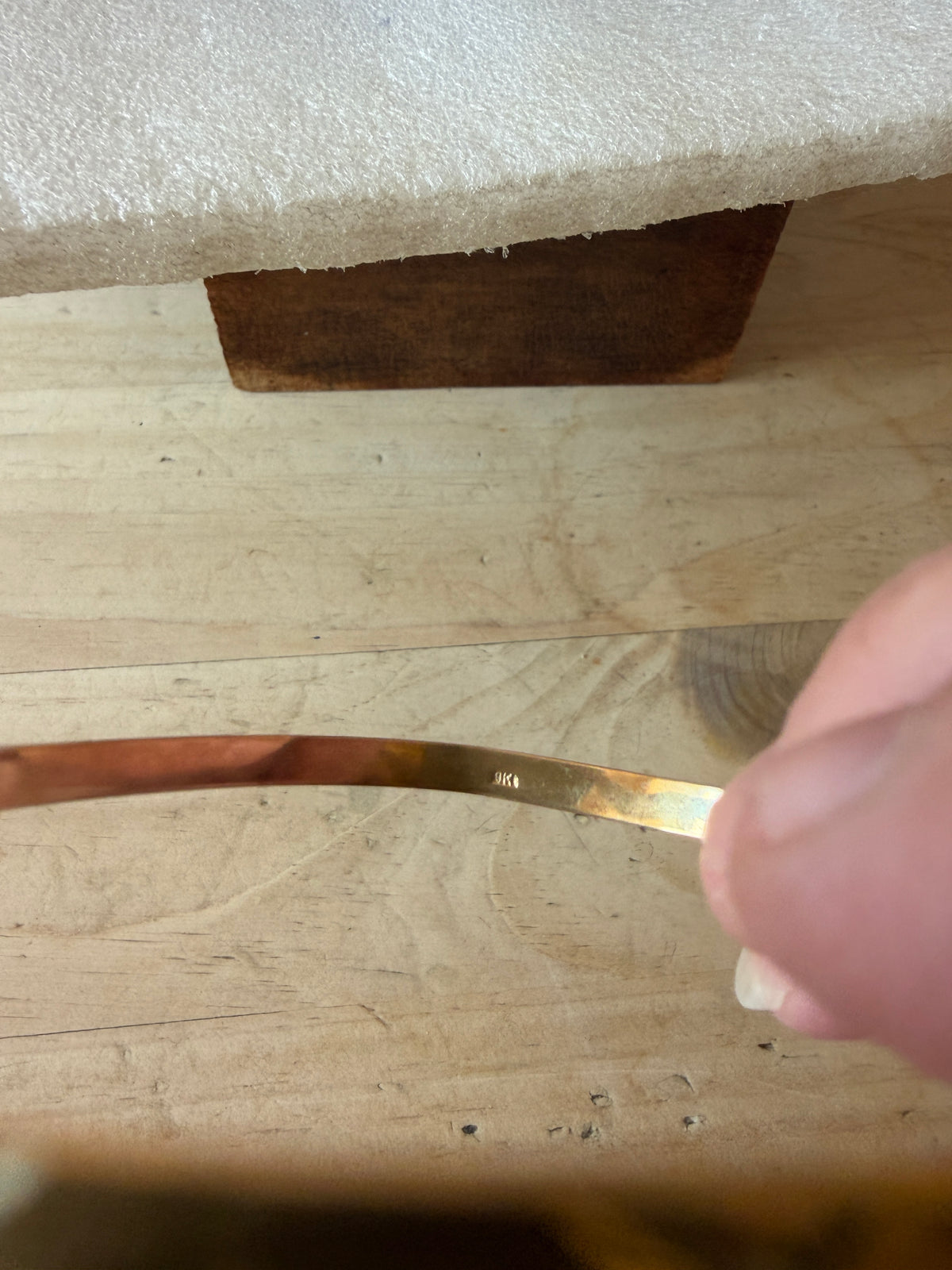9ct vintage bangle 67mm diameter 3.49g
