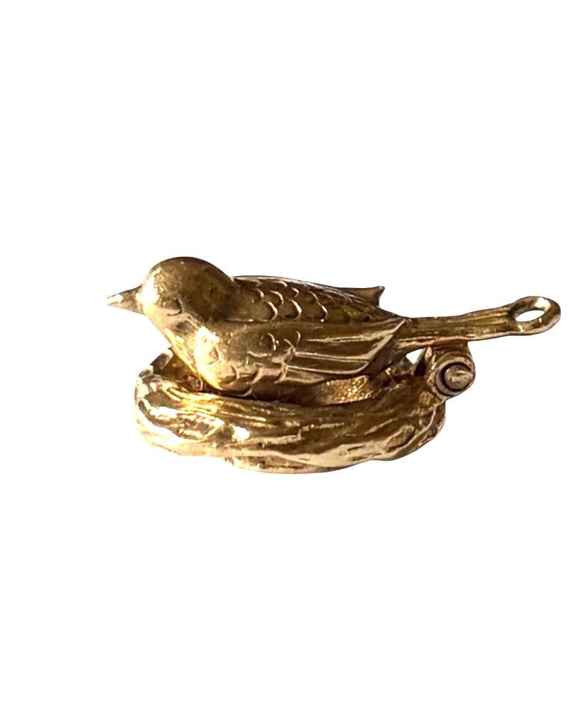 9ct vintage 'just laid' hen on nest charm, opening charm 4.02g circa 1973