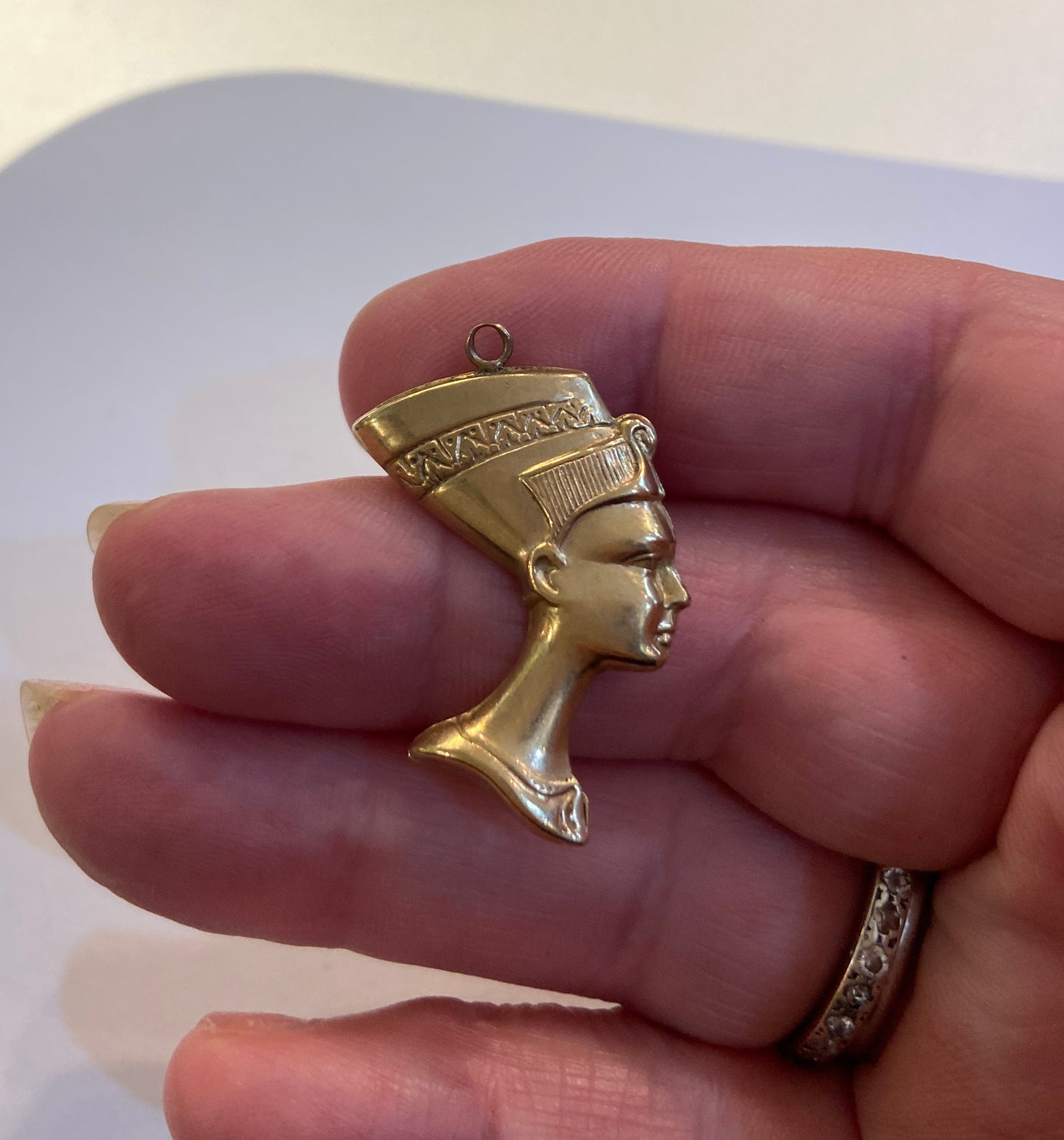 9ct vintage Nefertiti charm / pendant, large