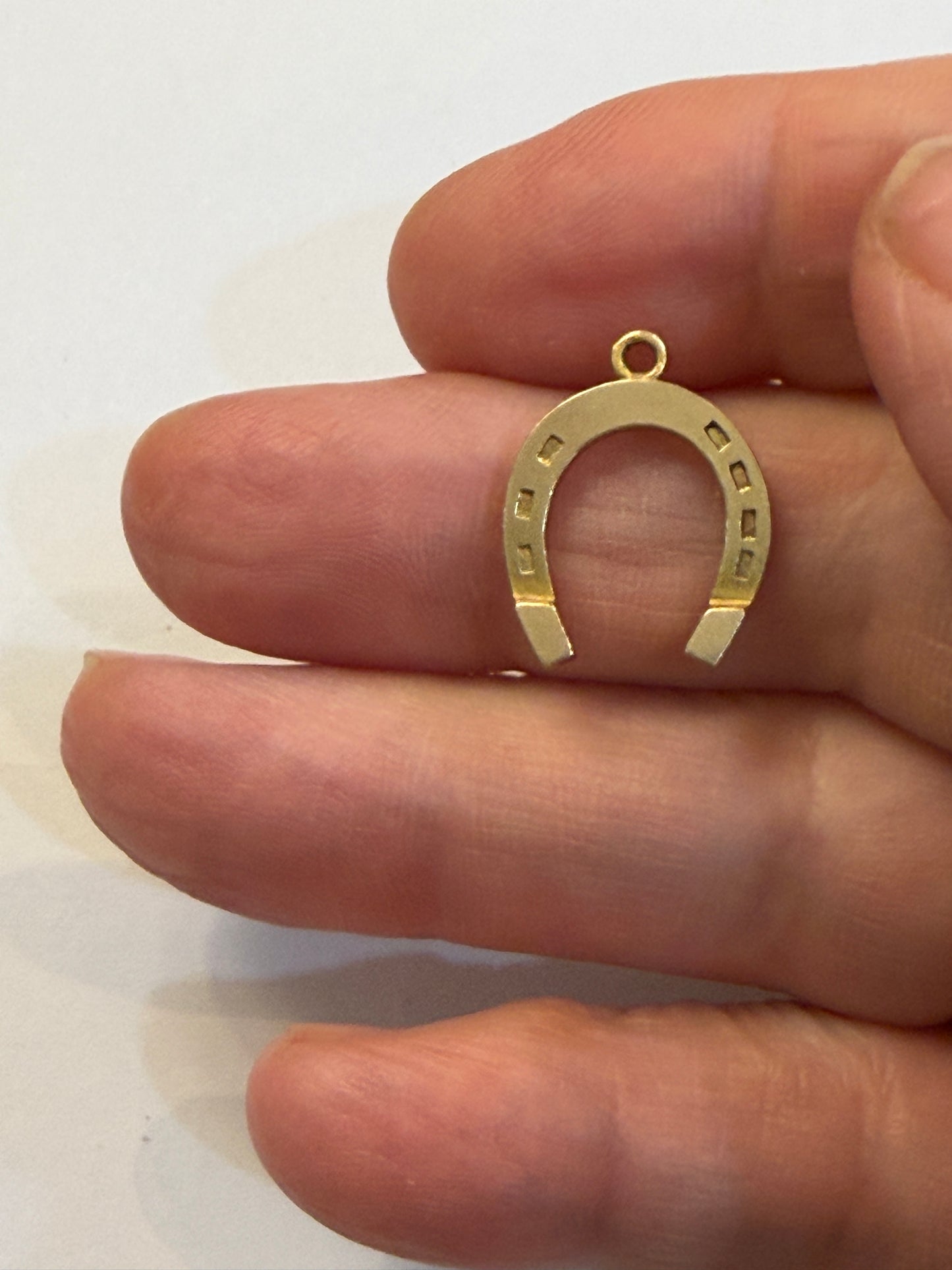 9ct vintage horseshoe pendant circa 1963