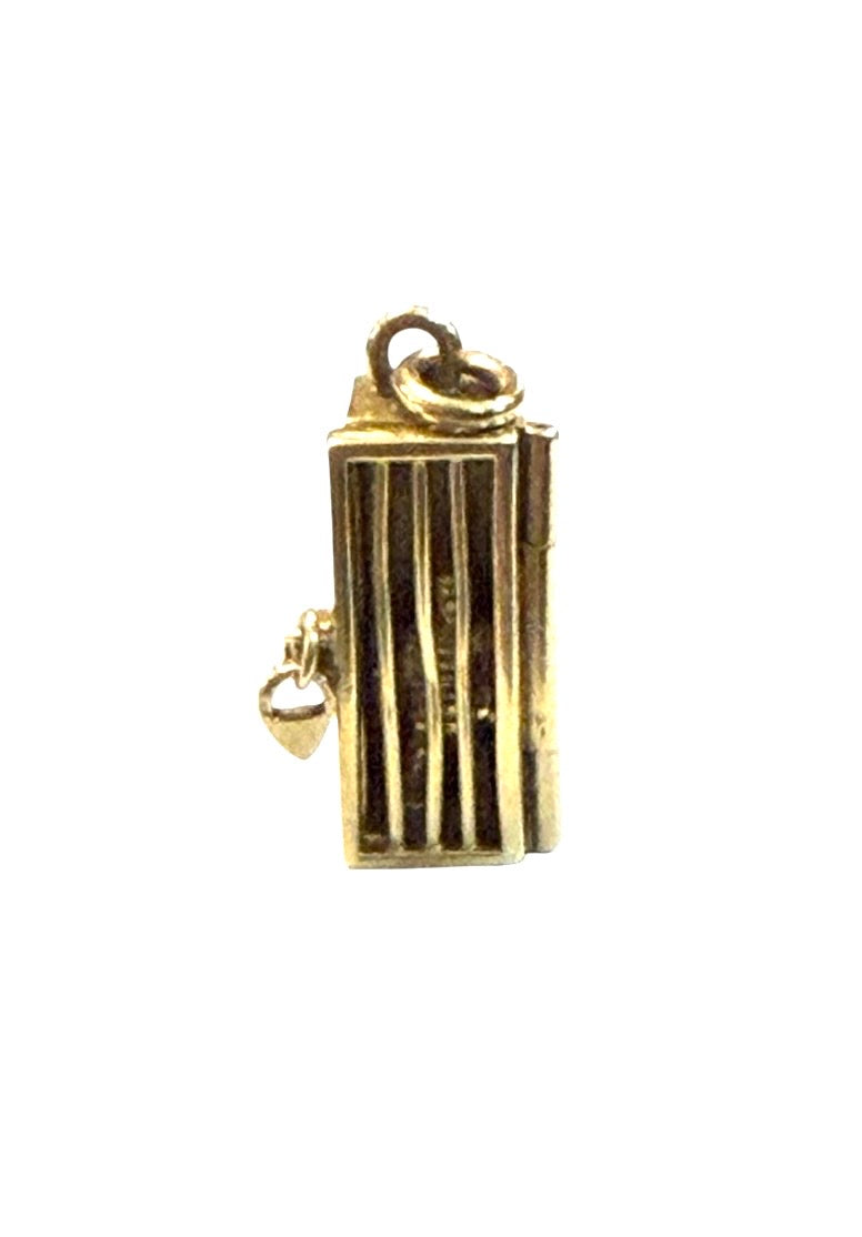 14ct vintage jail cell with convict inside 1.5g rare charm, fun charm