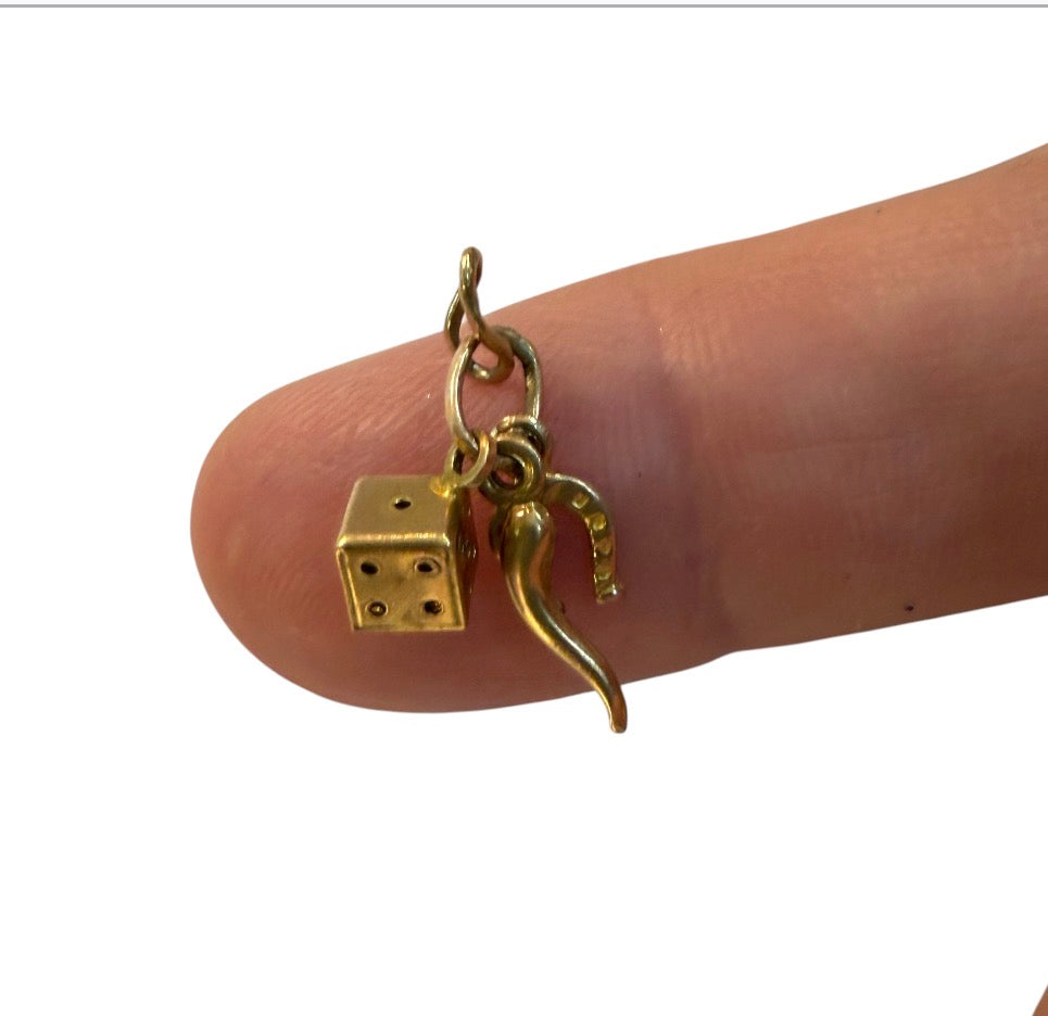 9ct vintage lucy charm with dice, horn of plenty and horseshoe 0.68g