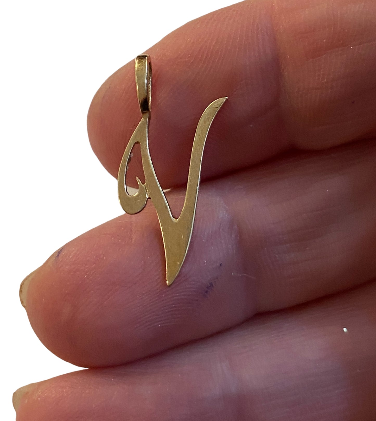 9ct preowned / vintage initial / letter 'V' charm pendant