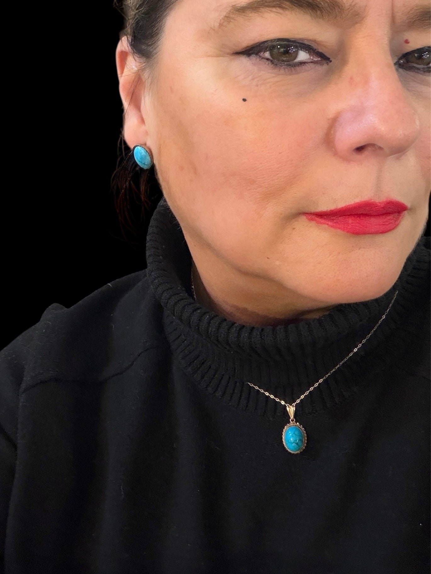 9ct vintage turquoise pendant on a  fine chain 18 inch chain