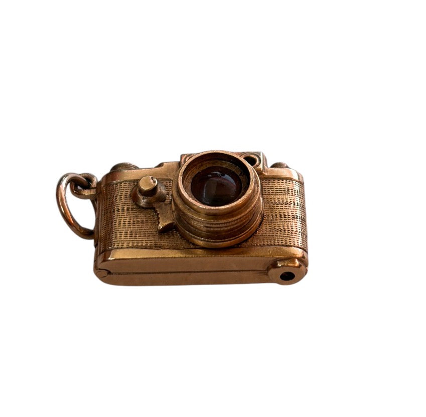 9ct vintage cmera charm. opening camera charm circa 1969. 9.47g