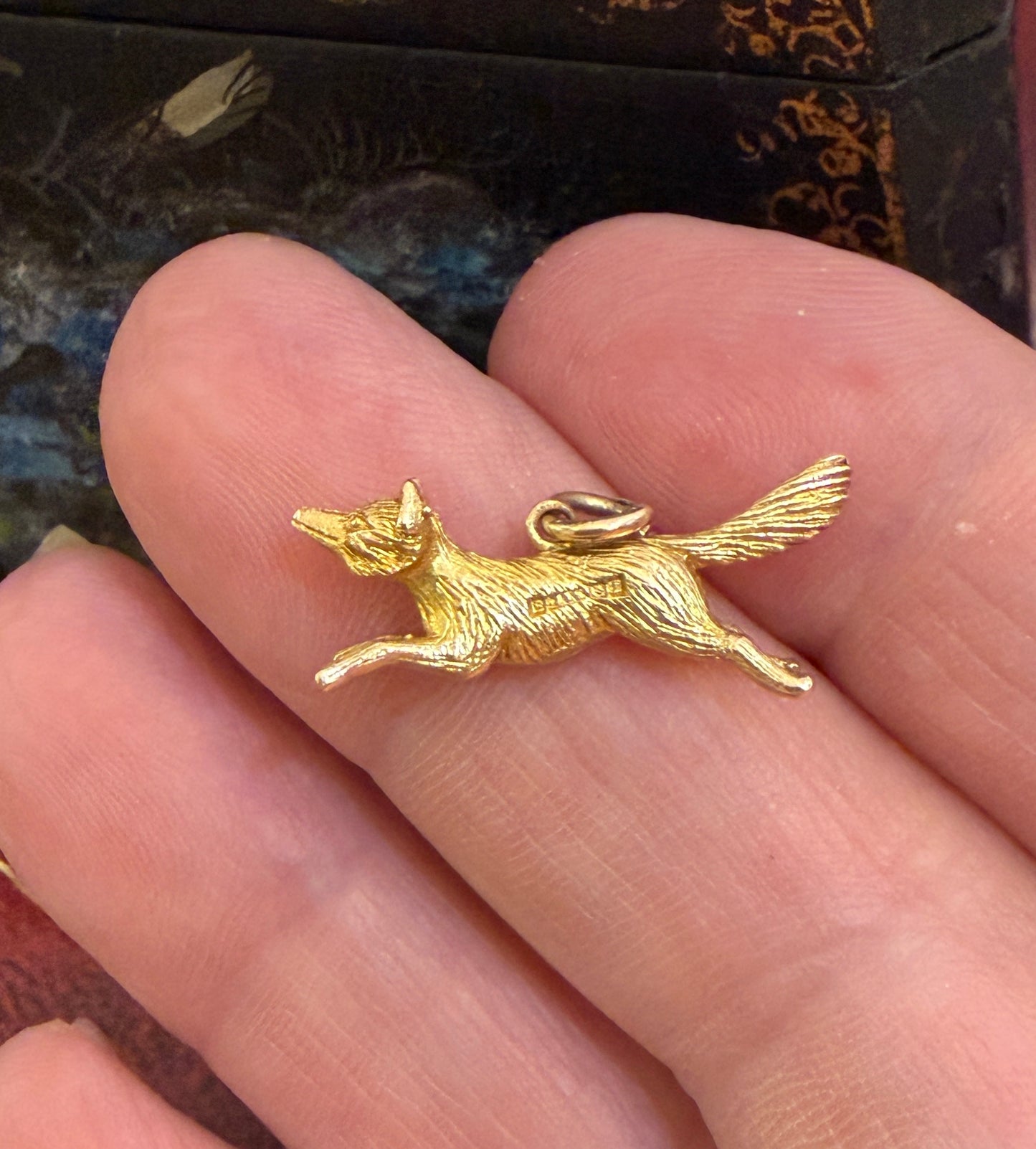 9ct vintage running fox charm circa 1958 2.5g