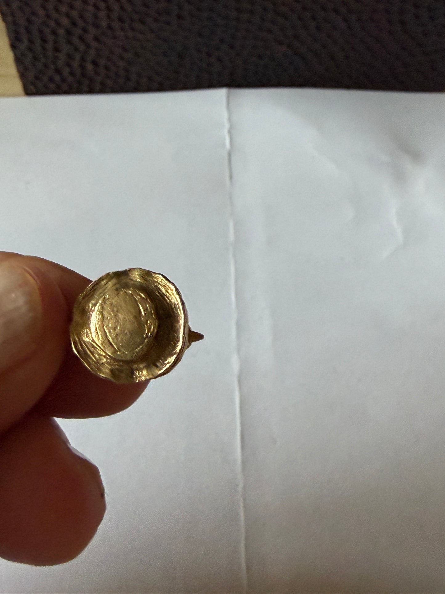 9ct vintage 'just laid' hen on nest charm, opening charm 4.02g circa 1973