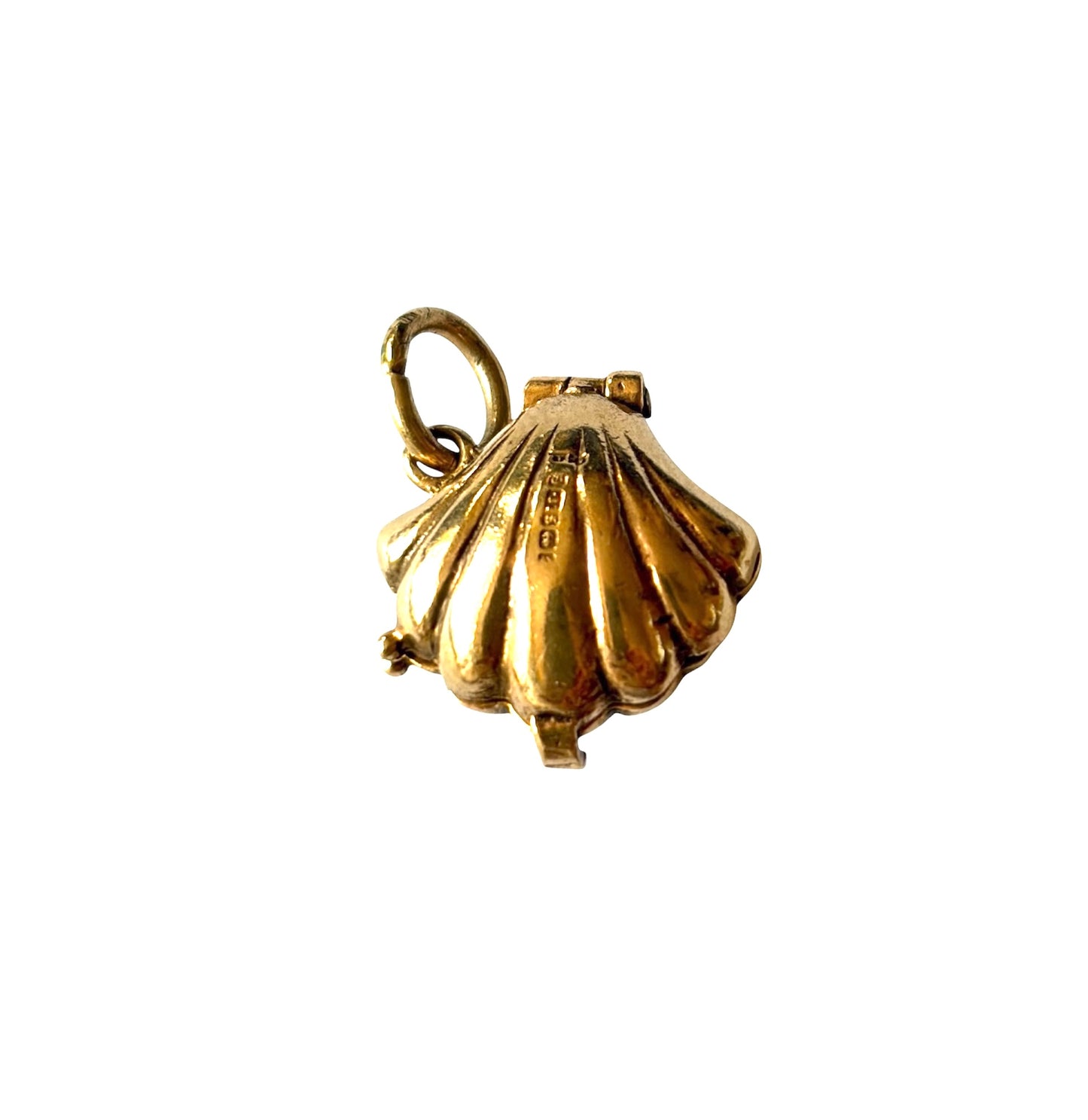 9ct vintage shell charm by R.P signed NUVO circa 1965 2.4g