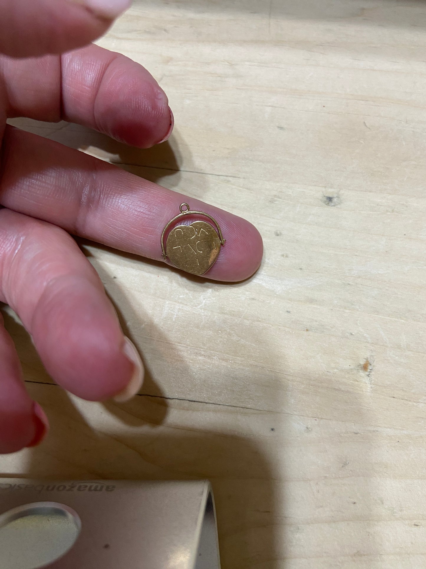 9ct vintage 'I love you' spinner in a heart shape.