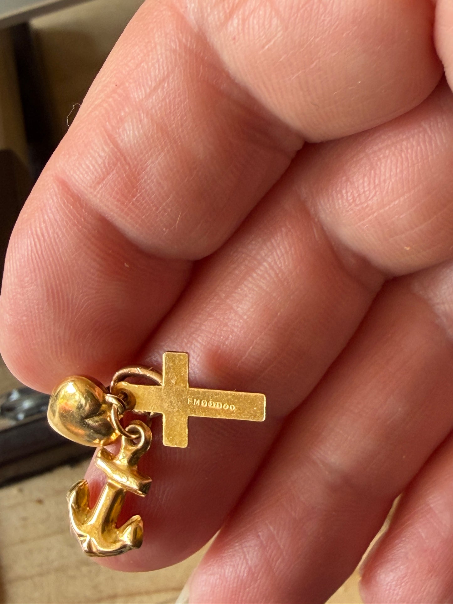 9ct vintage faith, hope and charity charm. circa 1973 by FM 1.28g