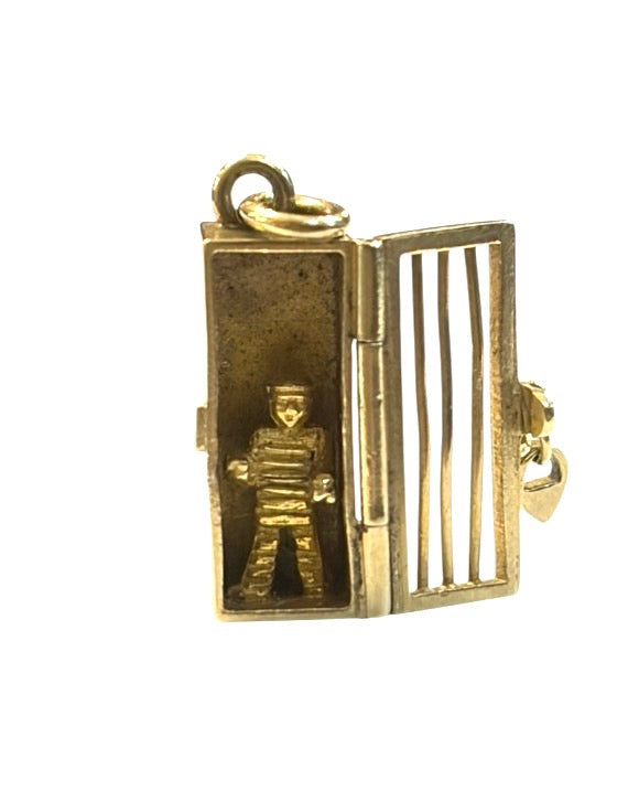 14ct vintage jail cell with convict inside 1.5g rare charm, fun charm