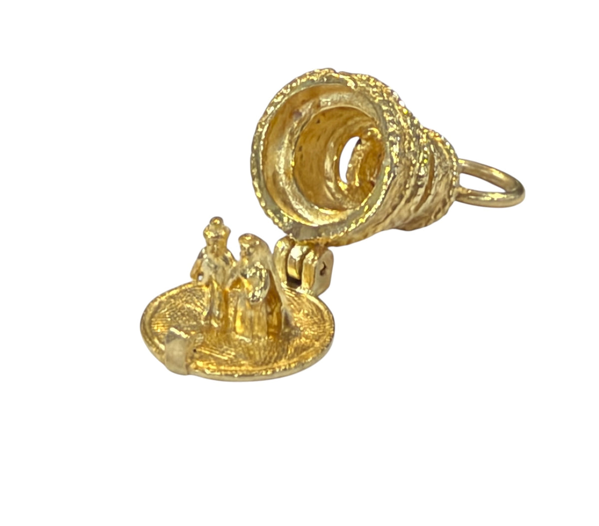 9ct vintage wedding cake charm, opening with couple inside. 3.2g
