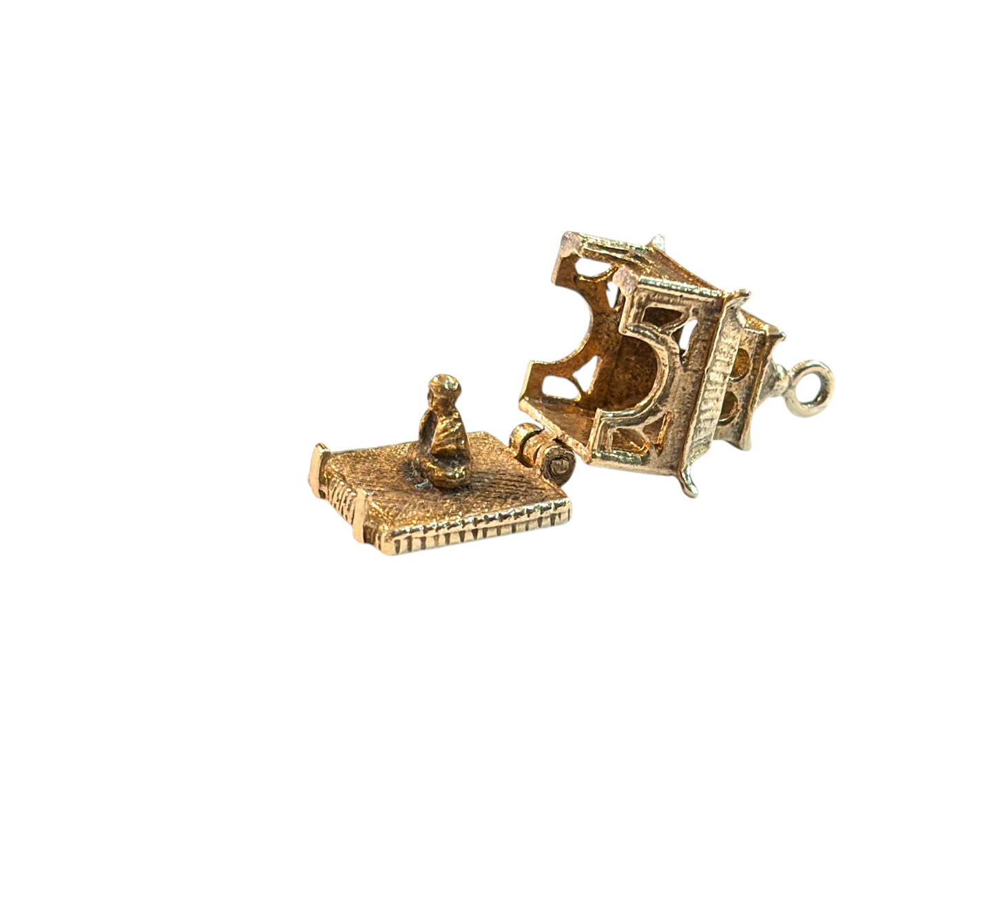 9ct vintage buddist temple charm with buddha inside 4.10g