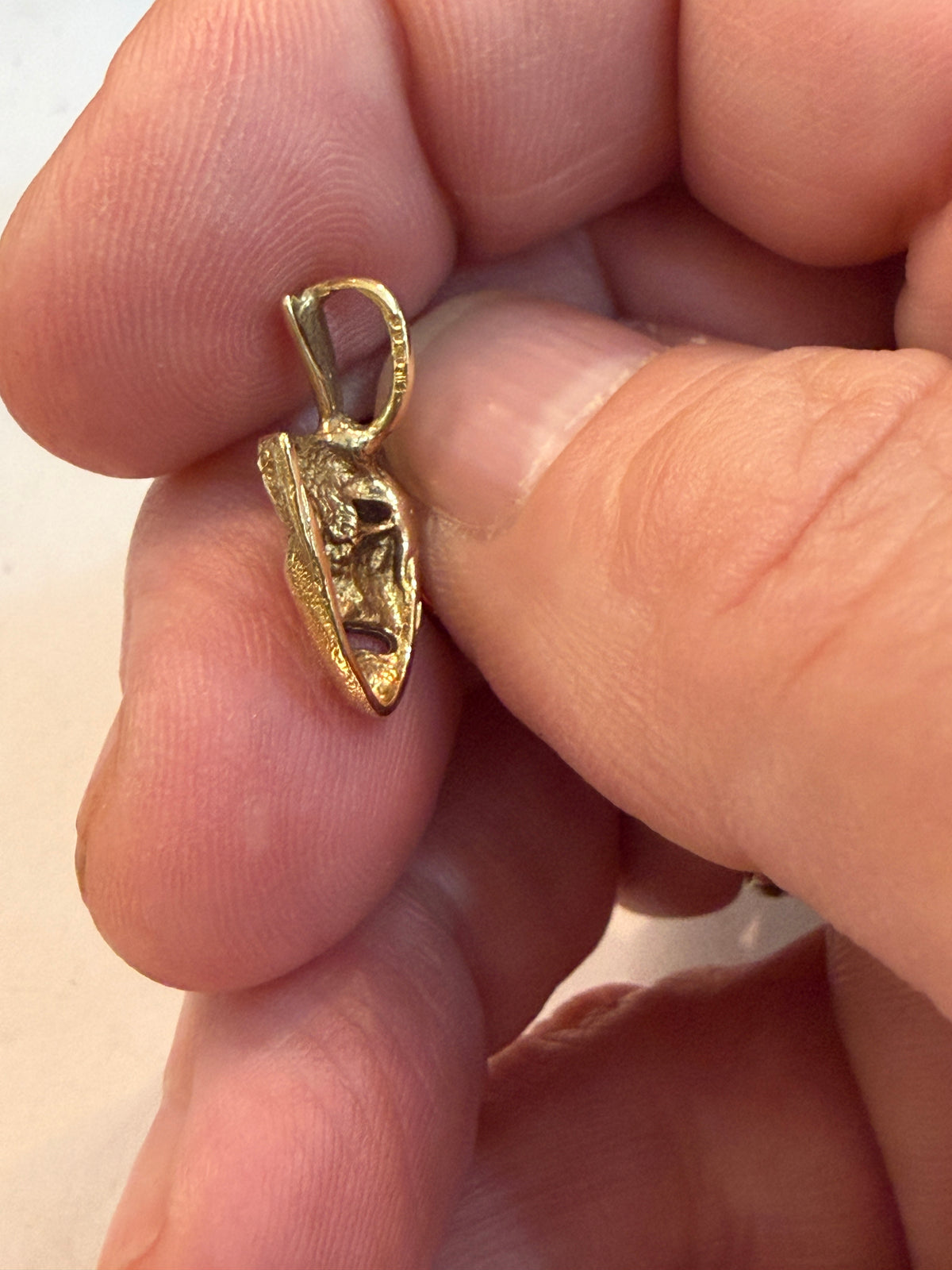 9ct vintage comedy and tragedy mask charm / pendant circa 1989 Birmingham 1.9g