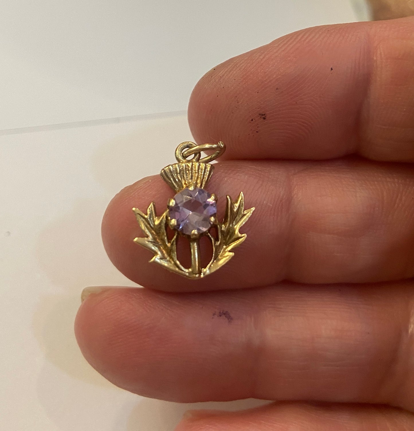 9ct vintage thistle charm with an amethyst. 1.4g