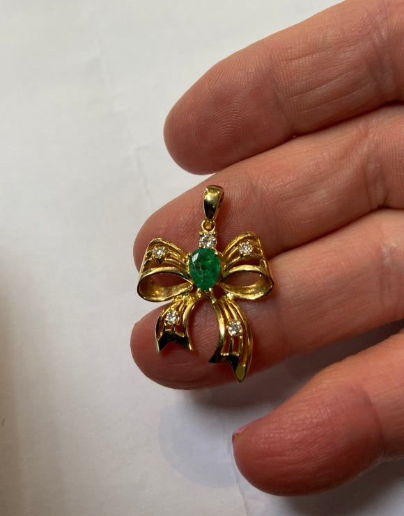 18ct Emerald and diamond pendant