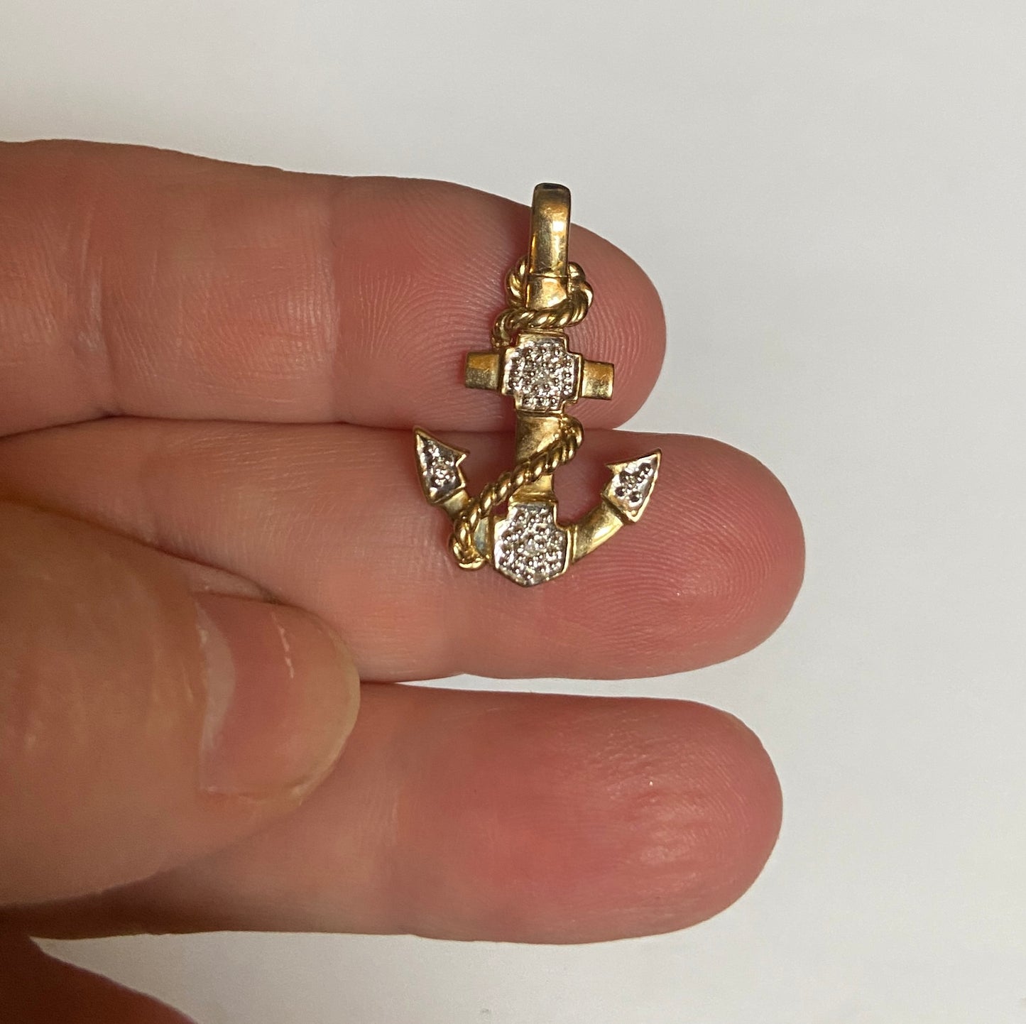 9ct pre owned Anchor pendant / charm with diamonds