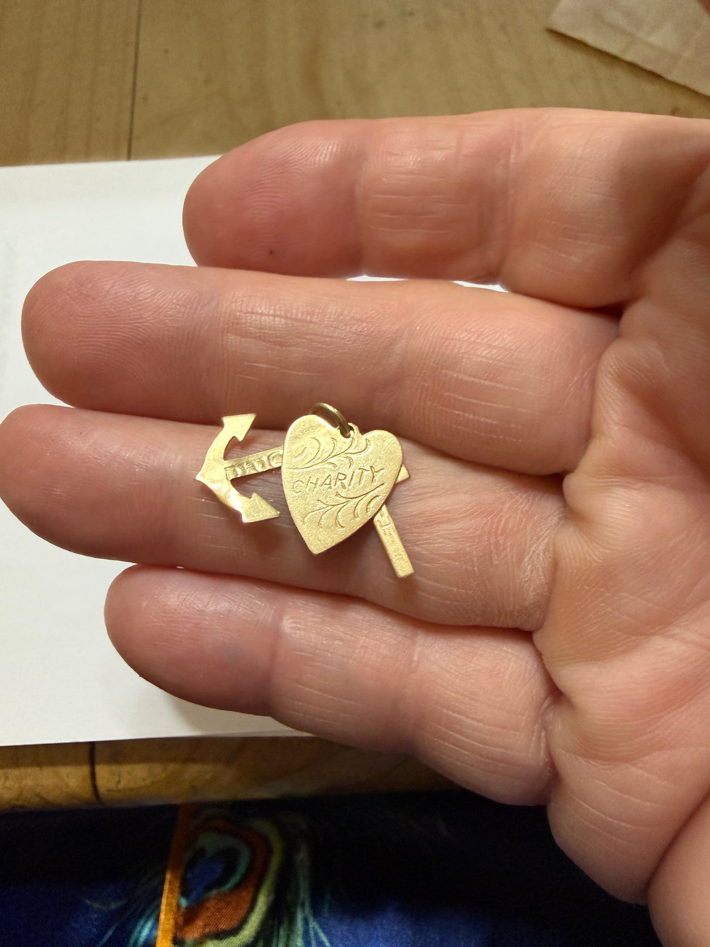 9ct vintage faith hope and charity charm / pendant circa 1978 1.34g