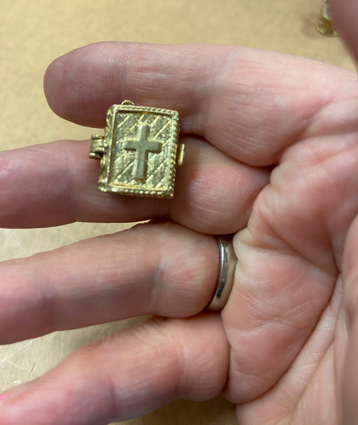 9ct vintage opening bible with a person praying inside