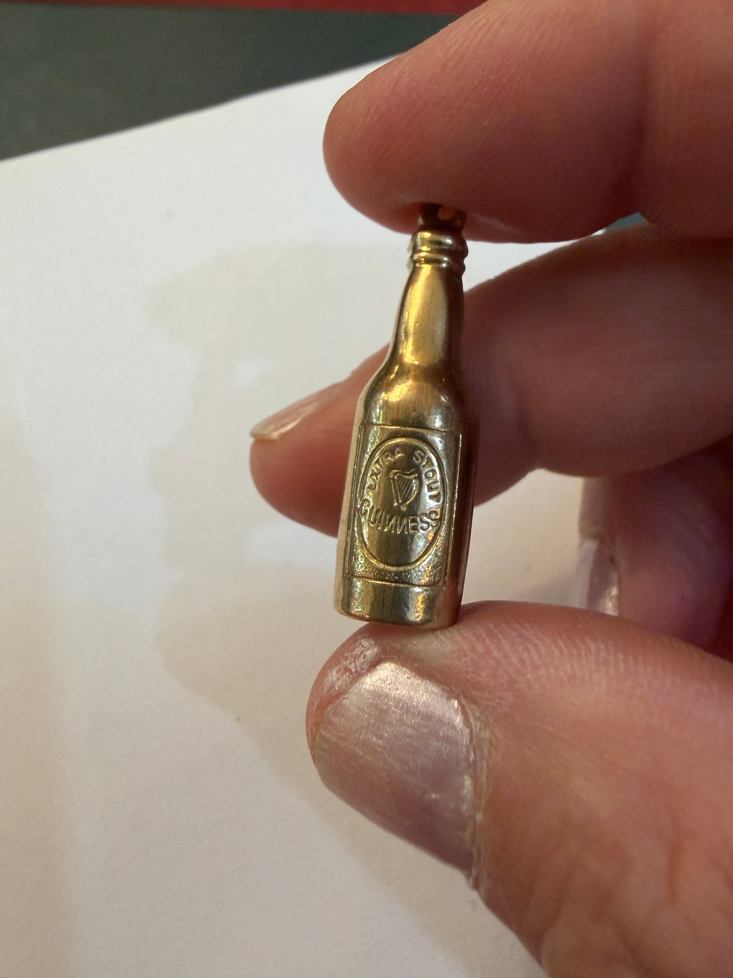 9ct vintage bottle of guinness charm, circa 1972 hollow 1.33g