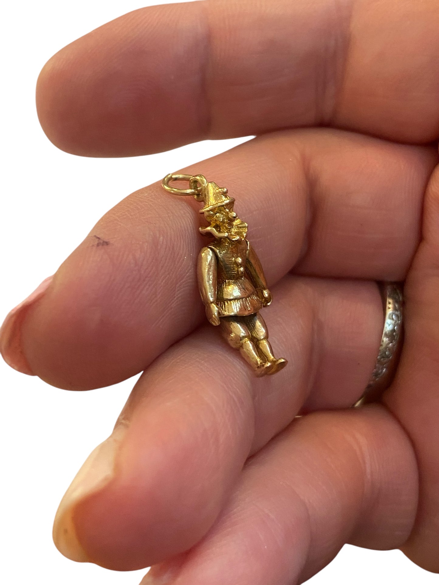 9ct vintage clown / jester circa 1963 2.9g