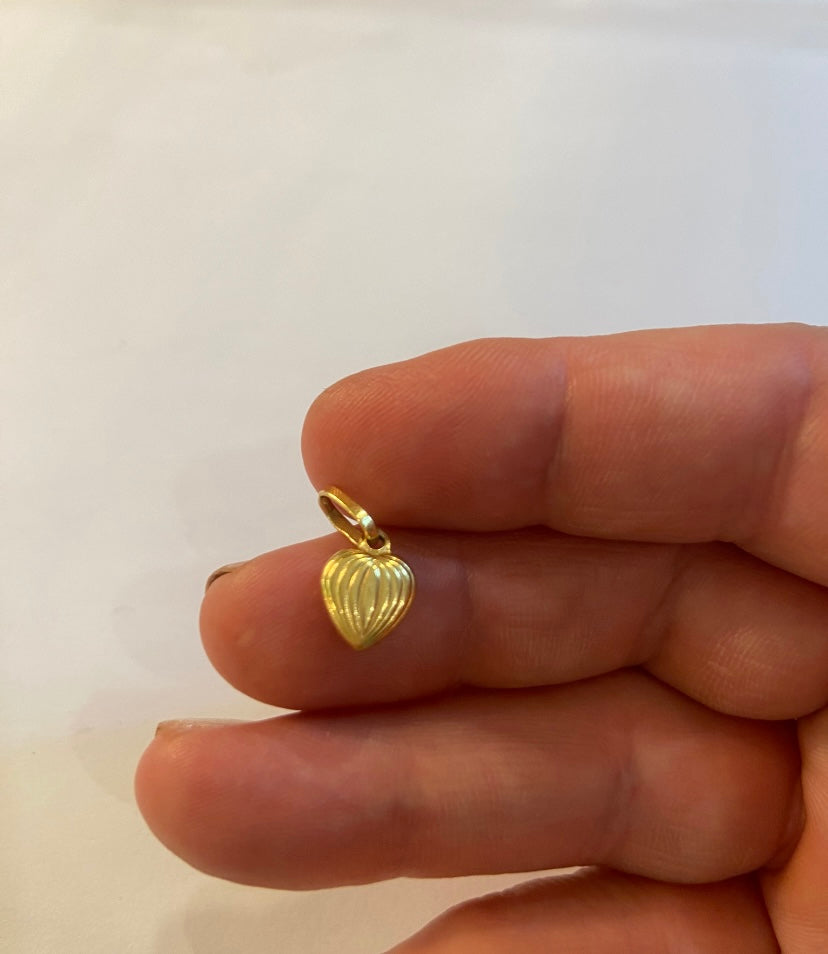 18ct small heart pendant
