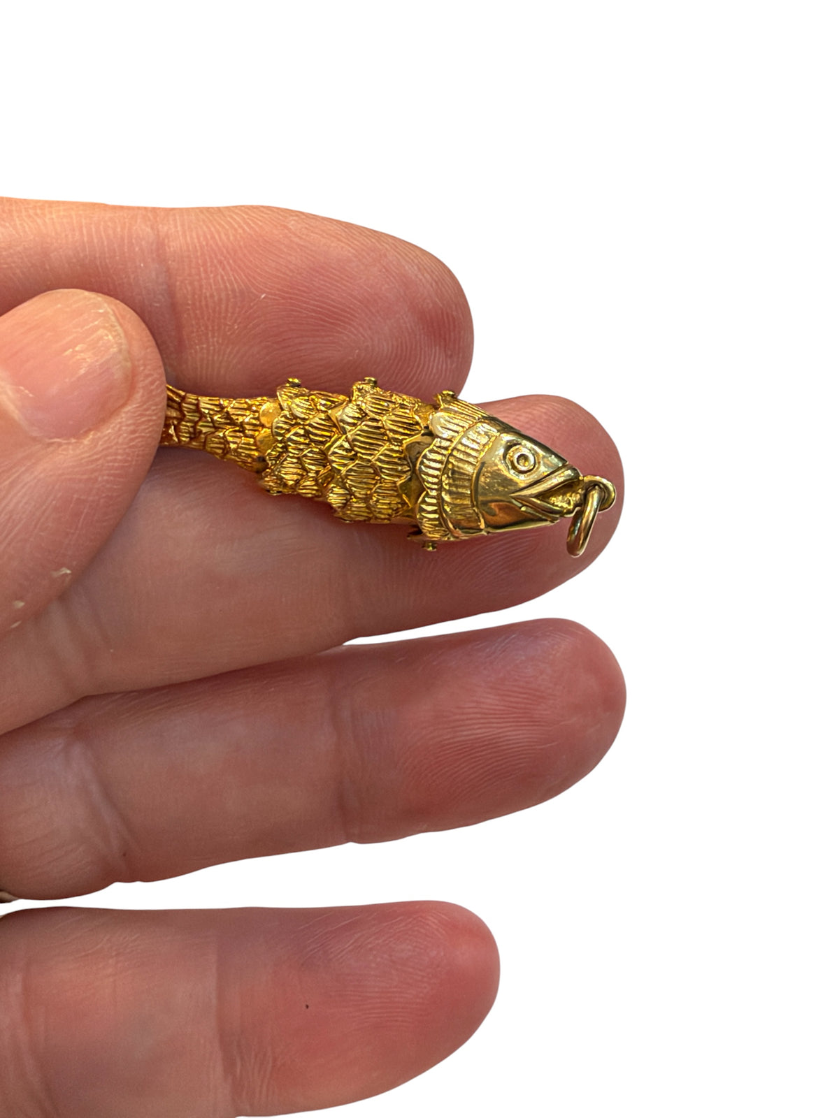 9ct vintage articulated fish charm circa 1968. 4.70g
