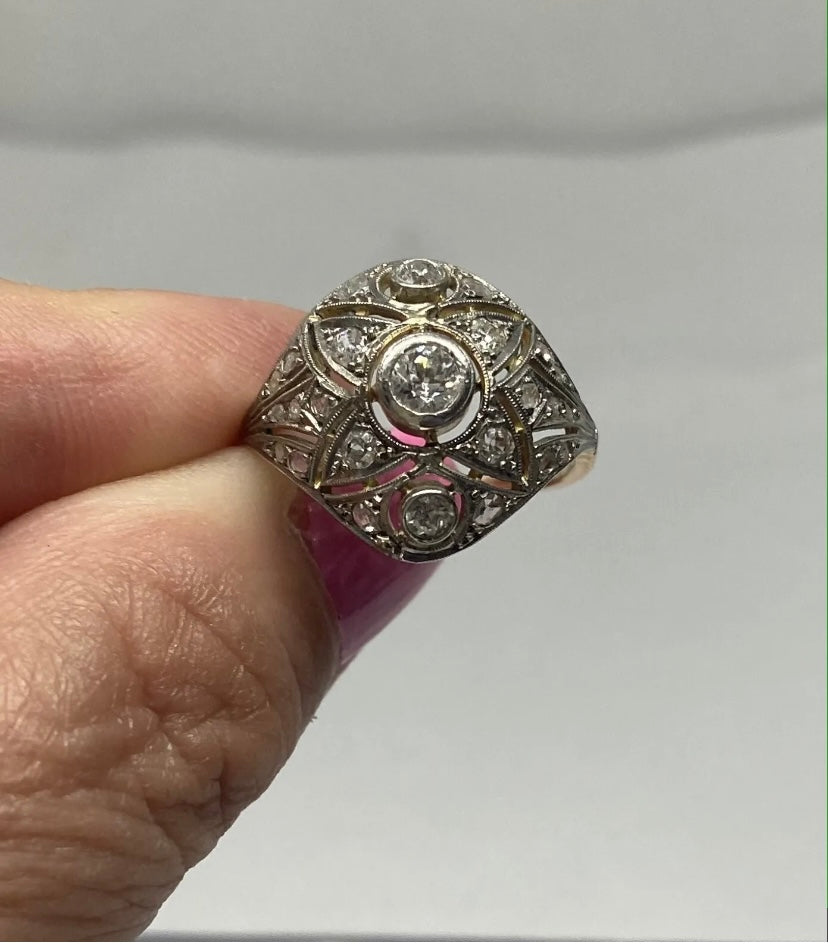 18ct gold and platinum  Antique ring size O1/2-P