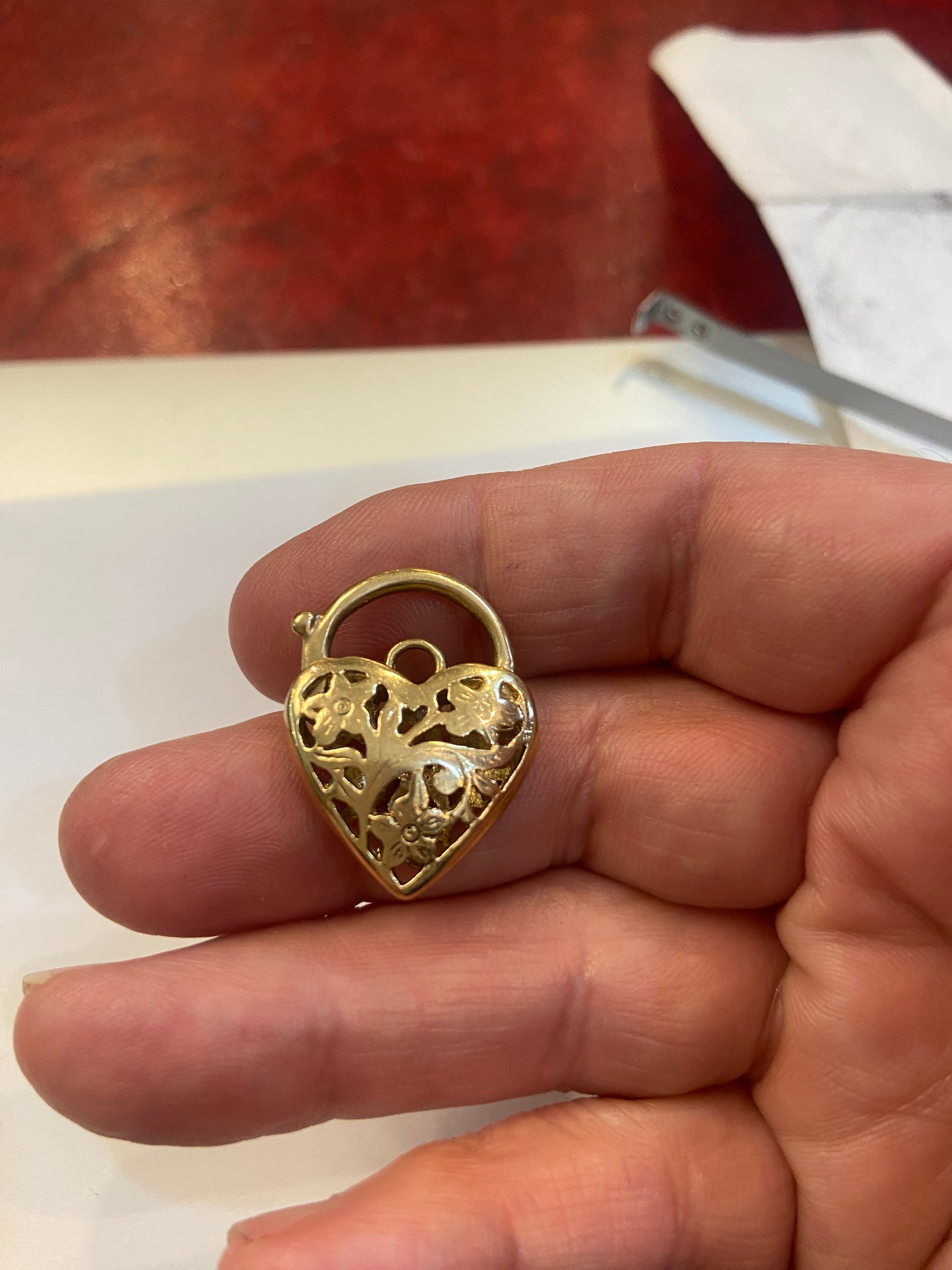 9ct vintage open work padlock charm / pendant 5.0g