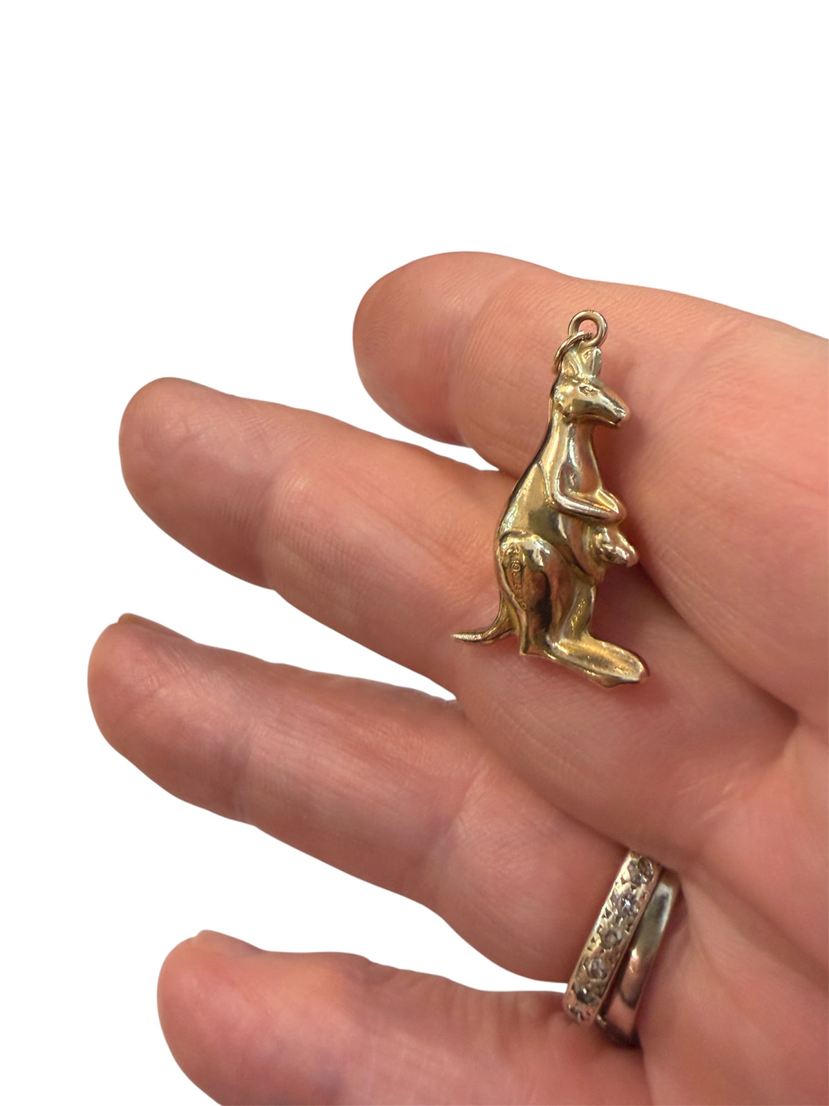 9ct vintage kangaroo charm with baby circa 1968