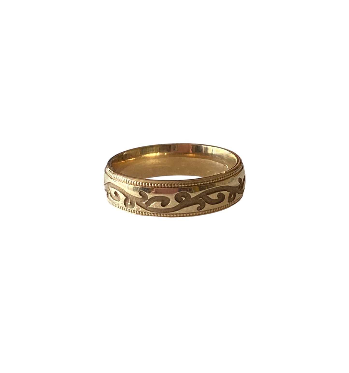 9ct pre loved gold band ring . ornate 4.0g size N