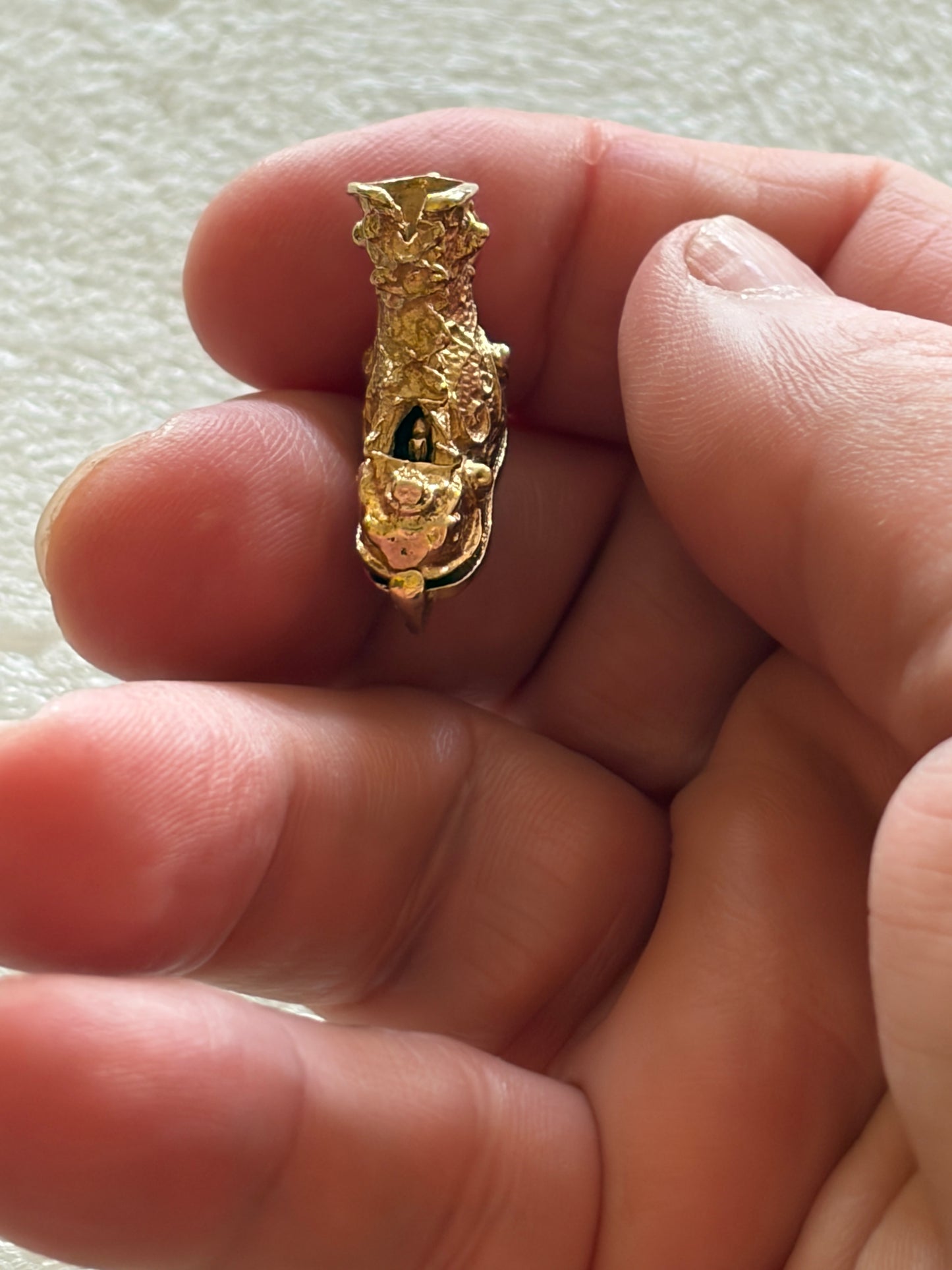 9ct vintage ice skate charm circa 1966 London with enamel skater inside. 6.2g