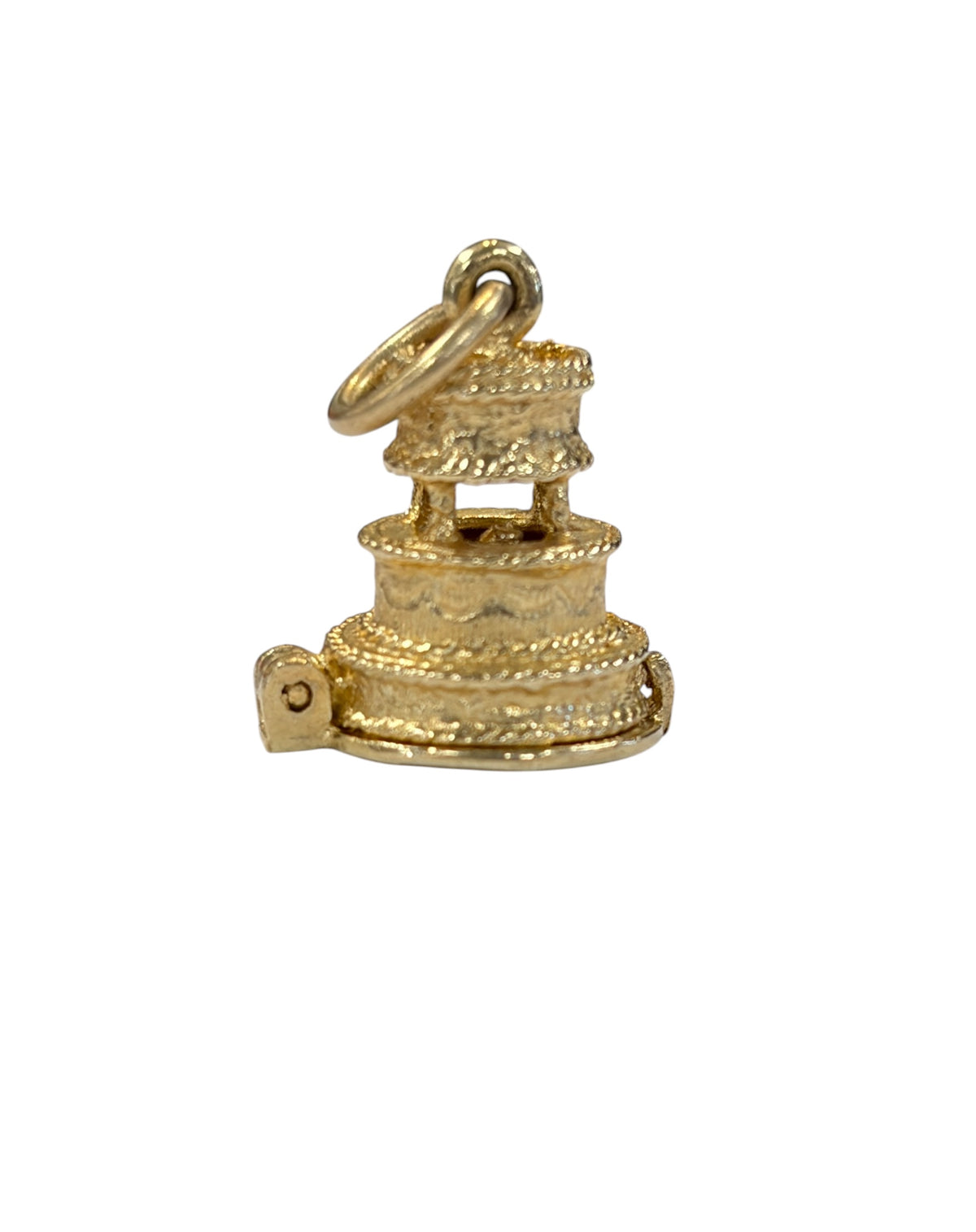 9ct vintage wedding cake charm, opening with couple inside. 3.2g