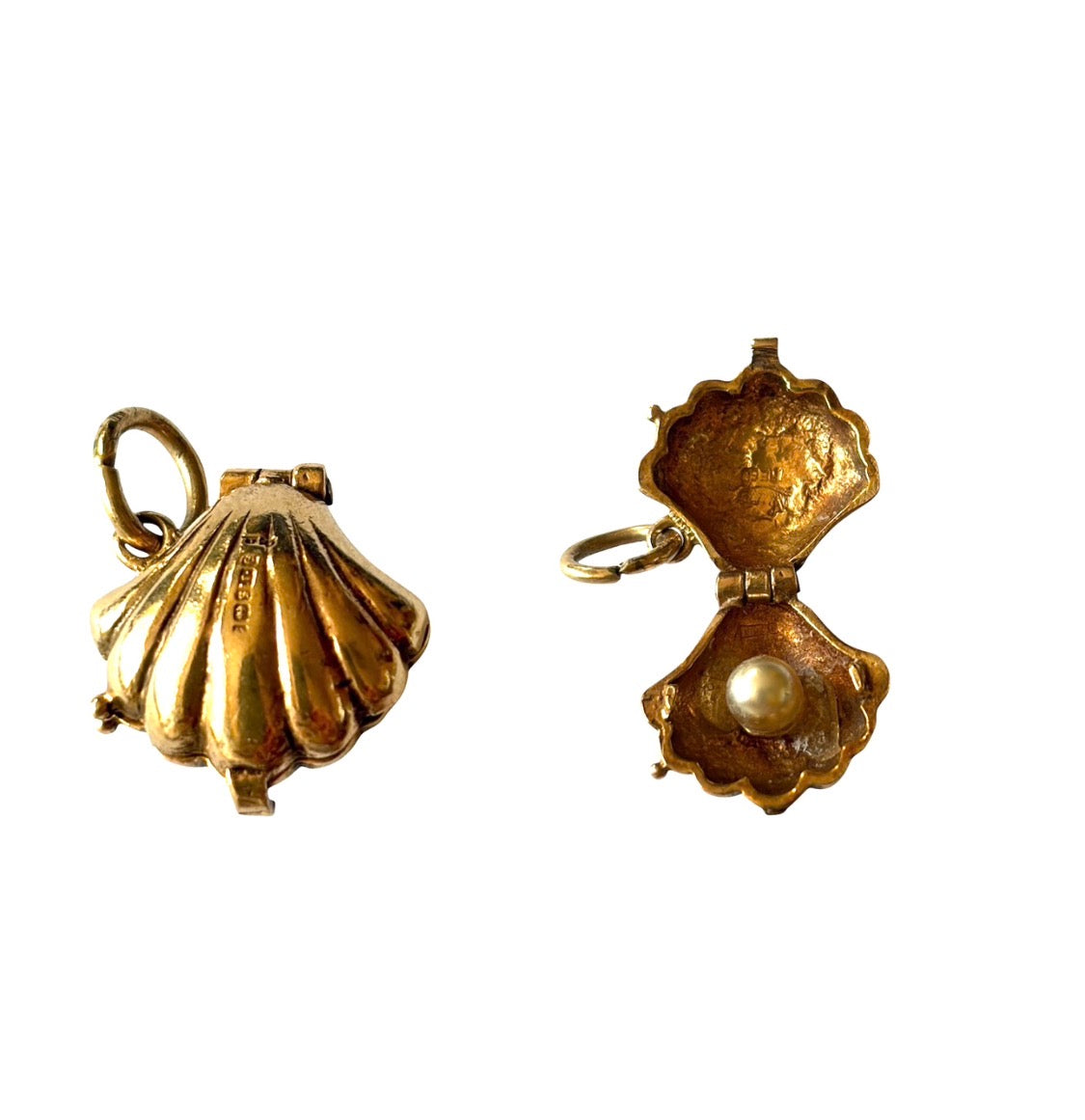 9ct vintage shell charm by R.P signed NUVO circa 1965 2.4g